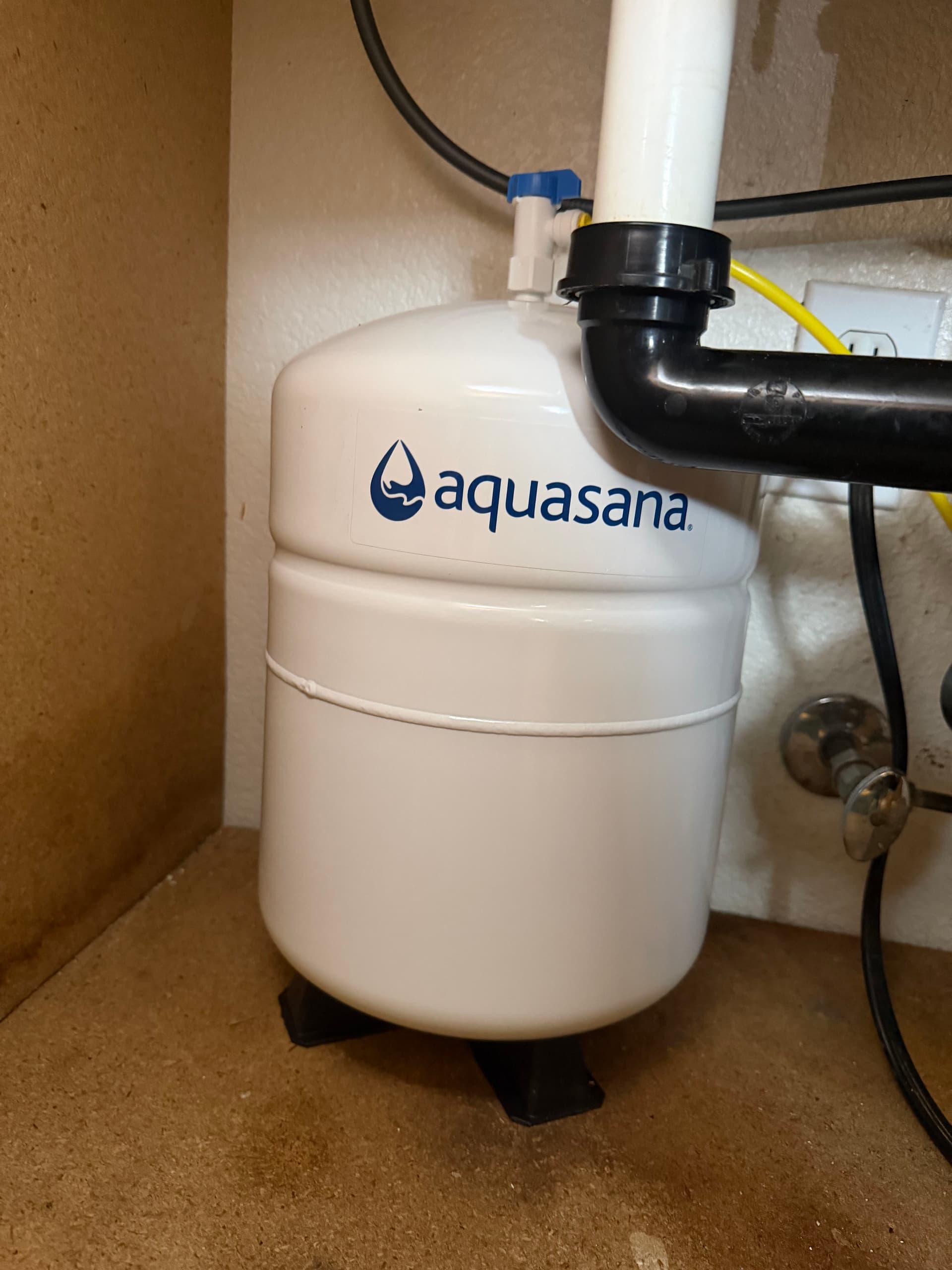 Gallery photos for New Kitchen Faucet and RO System Means Better Water at Home: Image #1