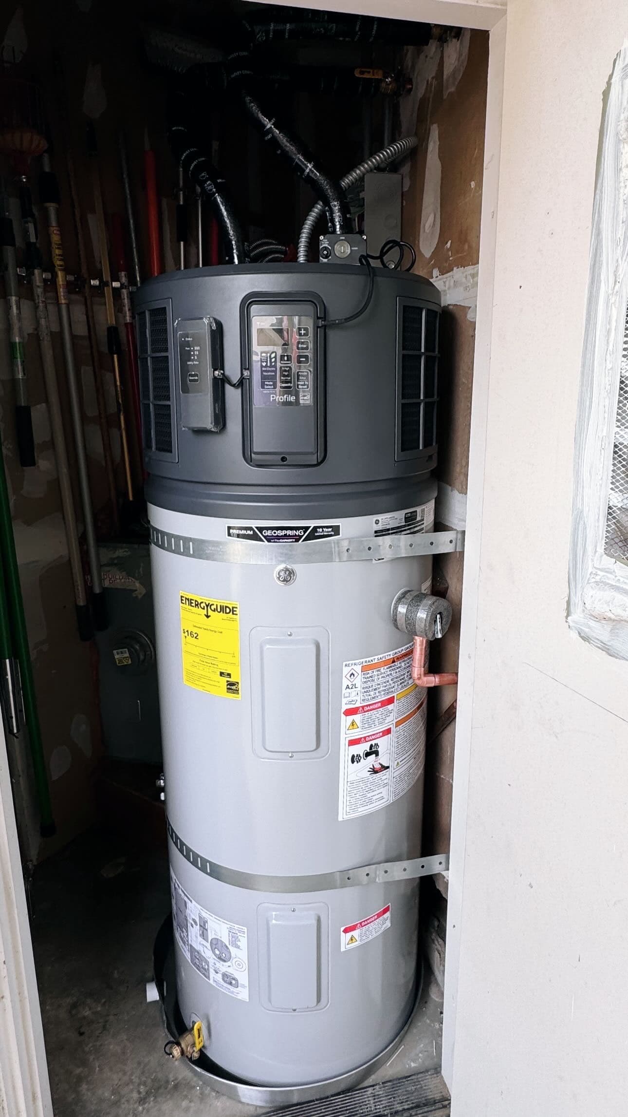 High-Efficiency Hybrid Heat Pump Water Heater Swap Done Right image